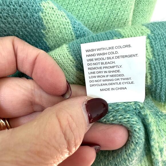 Graphic Scribble Sweater, Size M, Excellent Condition, No Brand Tag - Picture 7 of 7